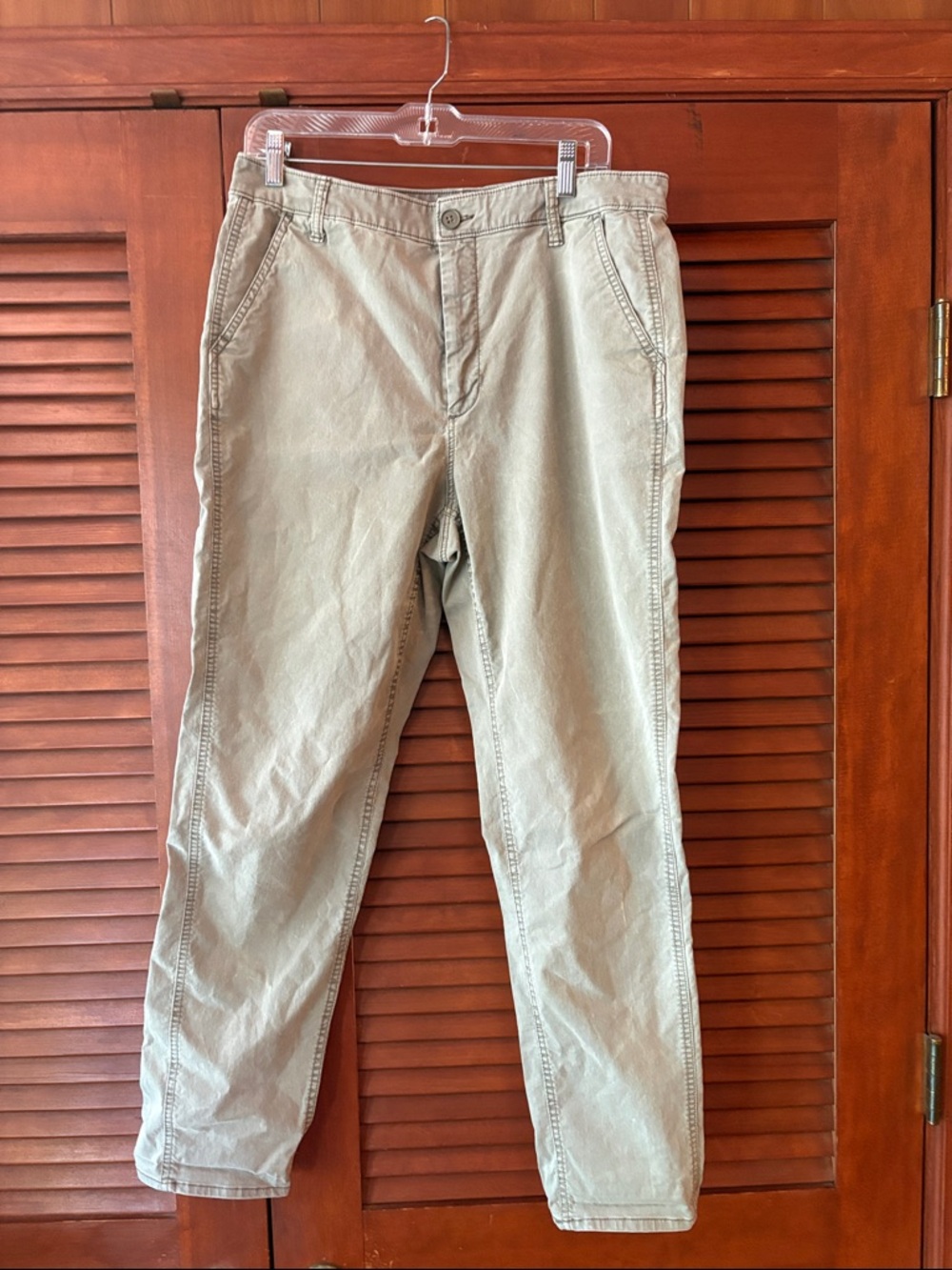 Old Navy women’s  Khaki Slim Chino Pants - Light olive green